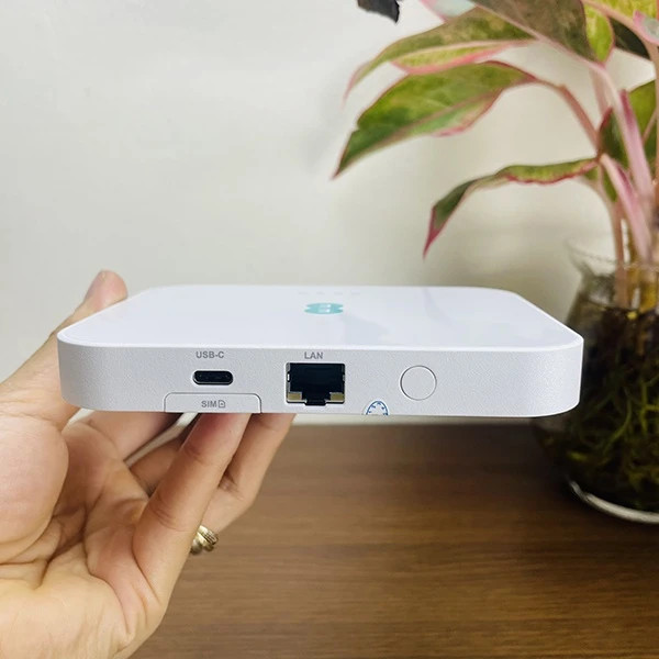 مودم همراه 5G برند EE مدل 5GEE WIFI - جیبی